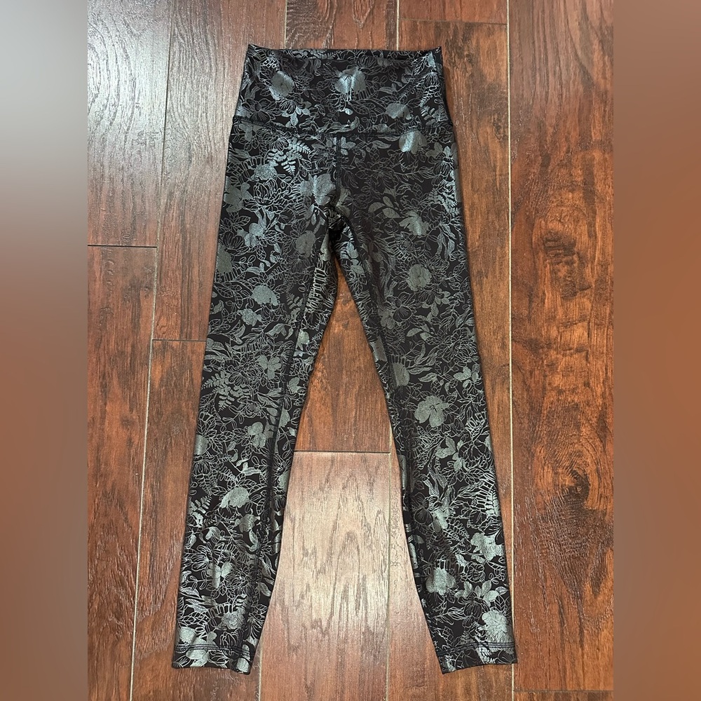 Lululemon Wunder Train size 4 High-Rise 25" Logo Flourish Black Iridescent Foil